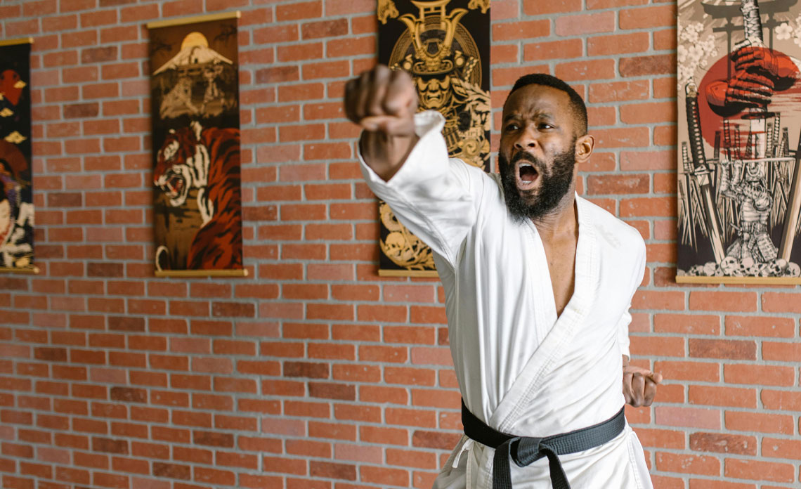 Best BJJ Gis for Beginners in 2025: Comfortable, Durable & Stylish Choices